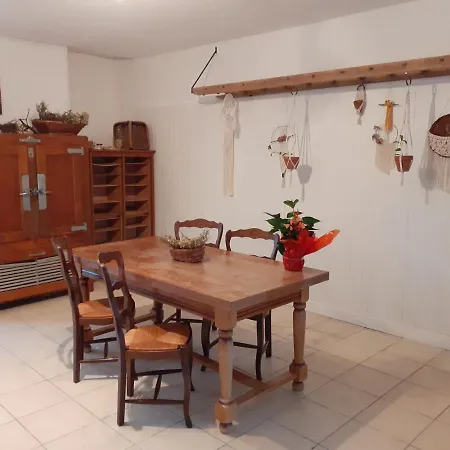 Eclosion De Lumiere 3* Montmirail (Marne)